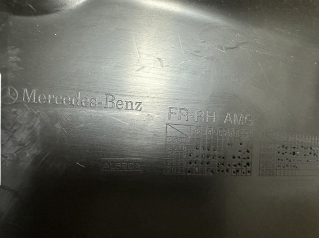 Підкрилки передні праві Mercedes A4638842800