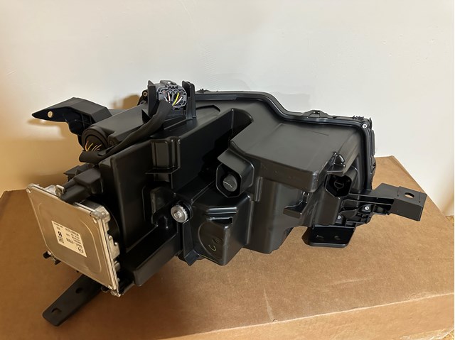 VA4151030C Mazda Основна фара - вставка