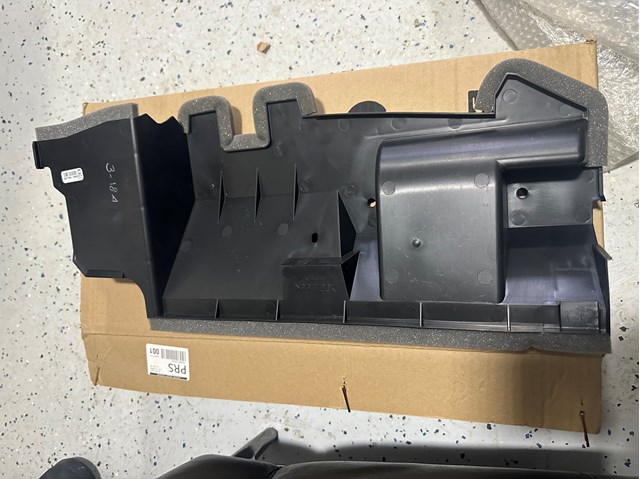 921825RB0A Nissan/Infiniti повітропровід радіатора