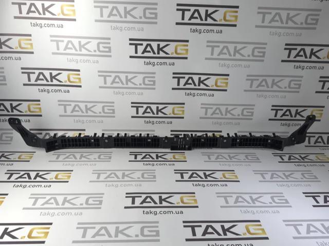 175709600D Tesla Кронштейн бампера заднього, центральний