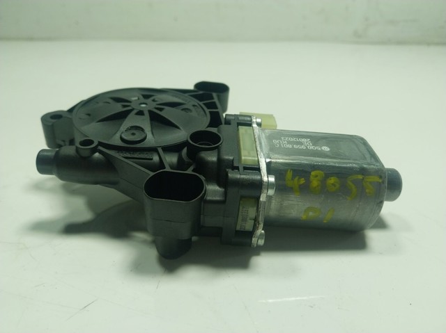 Двигун склопідіймача двері передньої, лівої 5Q0959801C Porsche