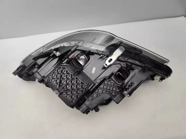 63127401131 BMW Фара ліва передня
