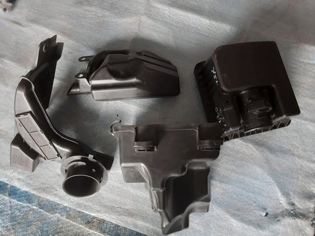 Корпус повітряного фільтра, нижня частина Mazda PEHH133AY ціна, від 51.72 USD