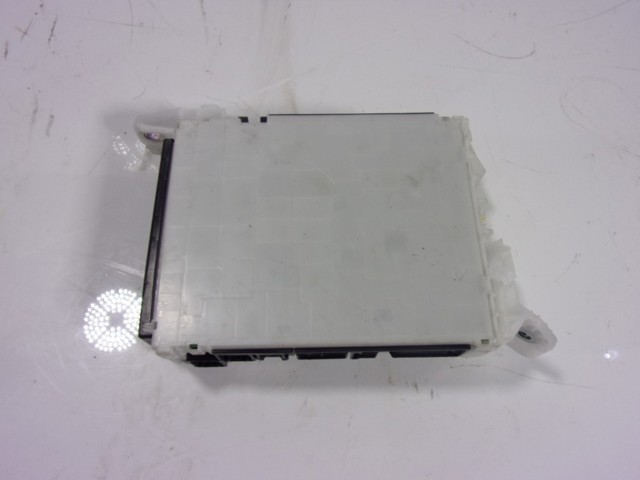 Блок запобіжників задній, салонний 82730K0110 Toyota