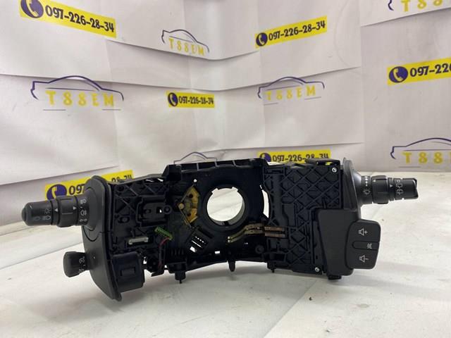 Перемикач підрульовий, правий 8200127728 Renault (RVI)