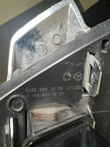 A1668844422 Mercedes Заглушка, решітка протитуманних фар бампера переднього, права