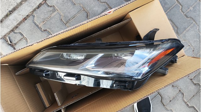 8115007210 Toyota Фара дальнього світла в зборі