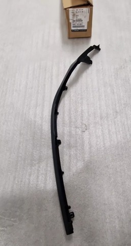 Накладка решітки радіатора права Mazda G46L50B41 ціна, від 16.48 USD