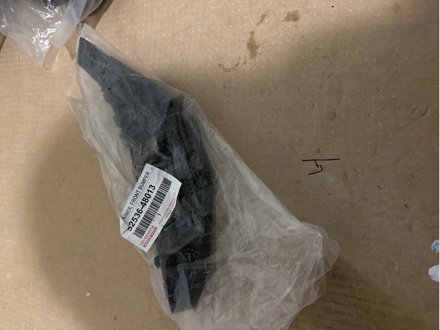 Кріплення бампера Toyota 5253648013 ціна, від 7.32 USD