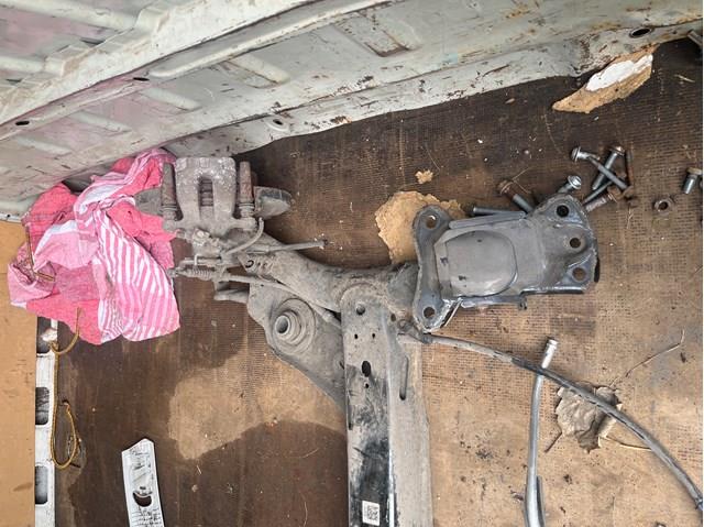 Балка задньої підвіски поперечна VAG 5Q0501115 ціна, від 282.17 USD