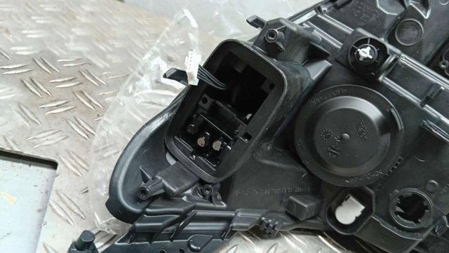 Фара права 260106859R Renault (RVI)