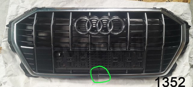  Решітка радіатора Audi Q3 