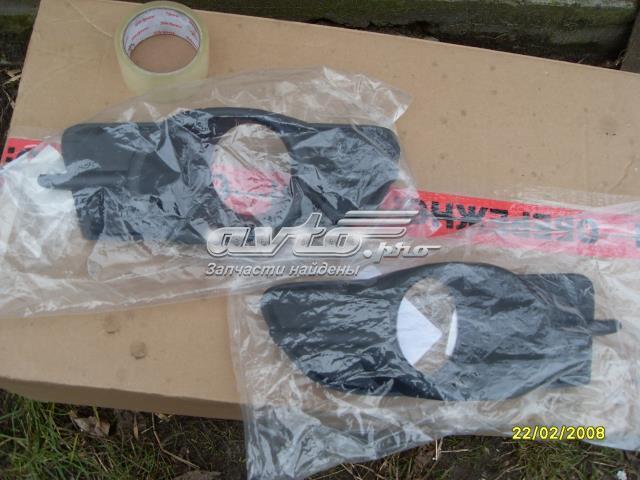8321A171 Mitsubishi Решітка протитуманних фар ліва