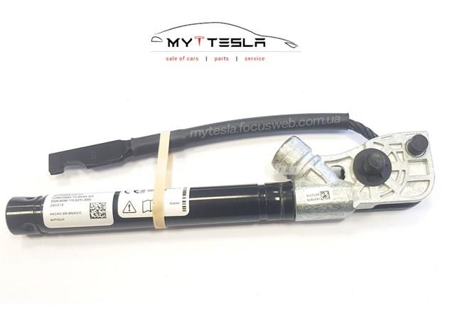 Регулятор висоти ременя безпеки передній правий 109032401C Tesla