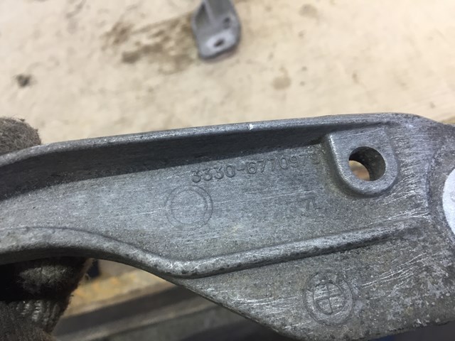 Штанги реактивні задньої підвіски BMW 33306770979 ціна, від 21.54 USD