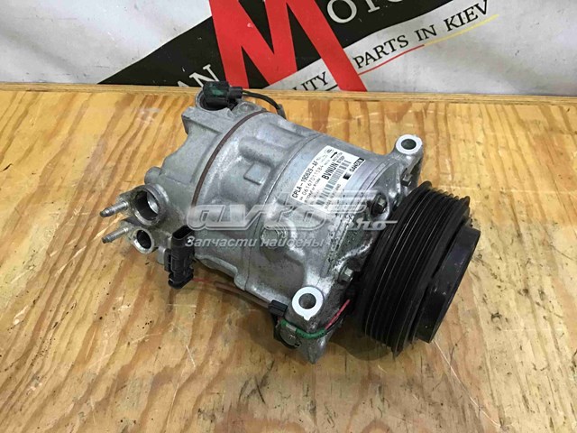 Компресор кондиціонера LR112584 Land Rover