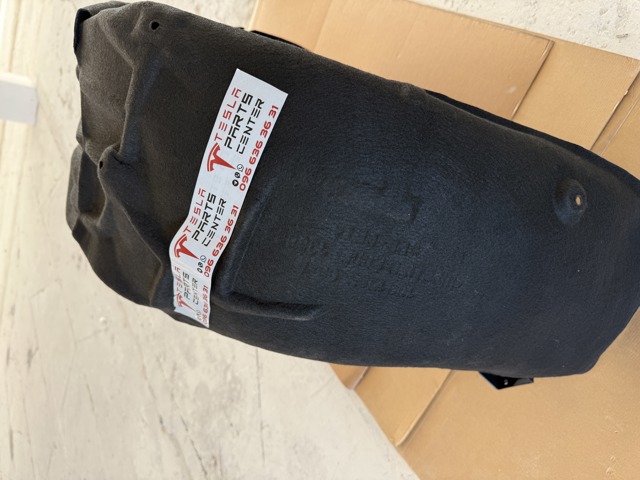 108158300B Tesla Підкрилок заднього крила, лівий