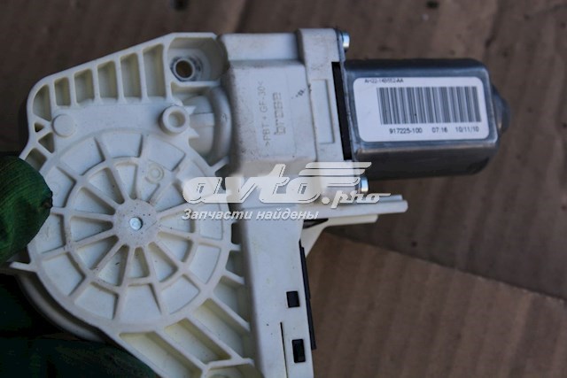 Двигун склопідіймача двері передньої, правої Land Rover AH2214B552AA ціна, від 35.76 USD