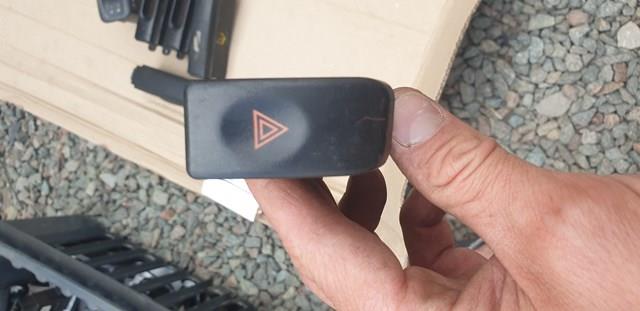 Кнопка включення аварійної сигналізації General Motors 864W0140 ціна, від 4.21 USD