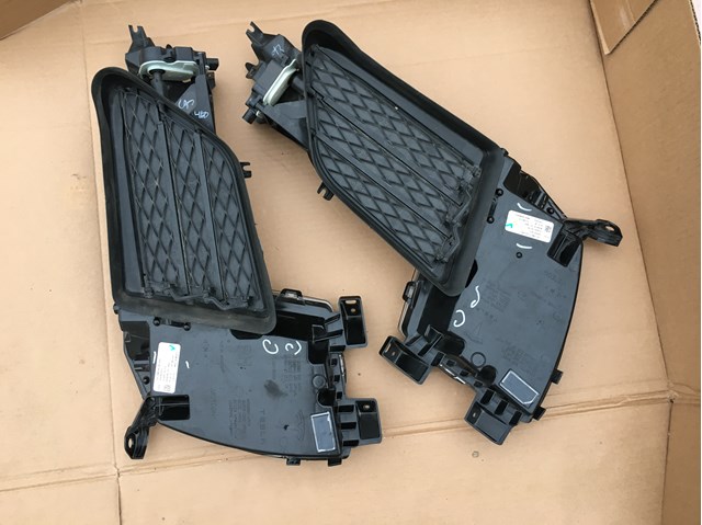 100599600D Tesla Фара протитуманна, права