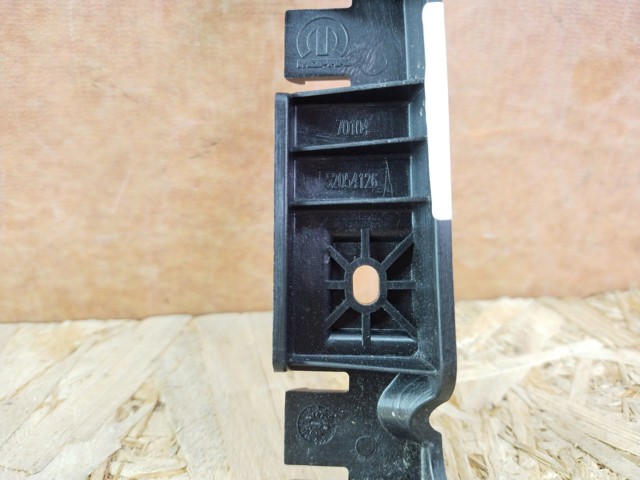 Праве кріплення переднього бампера Fiat/Alfa/Lancia 52054126 ціна, від 16.47 USD