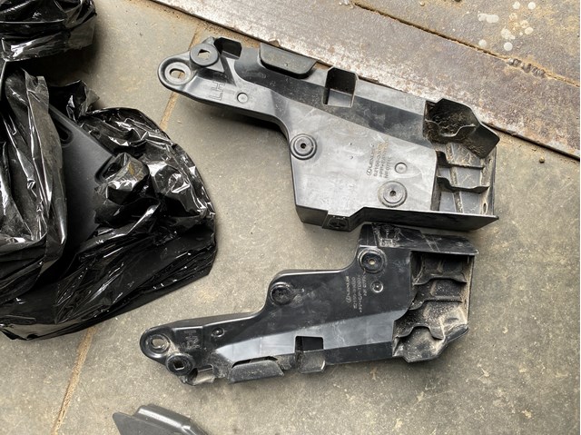 5215633020 Toyota Лівий кронштейн кріплення бампера заднього