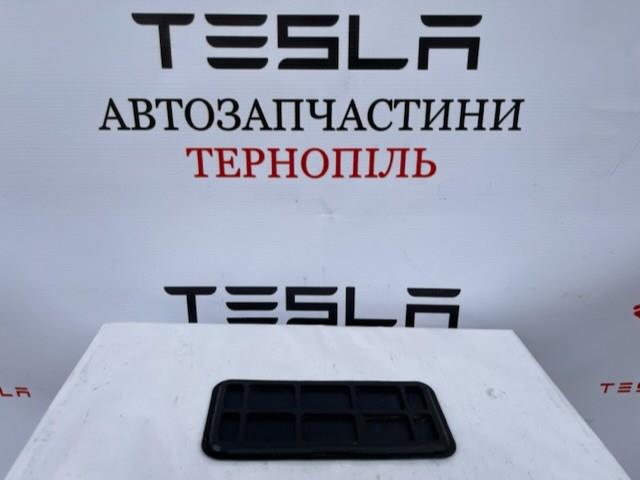  Tesla 111006100B ціна, від 1.27 USD