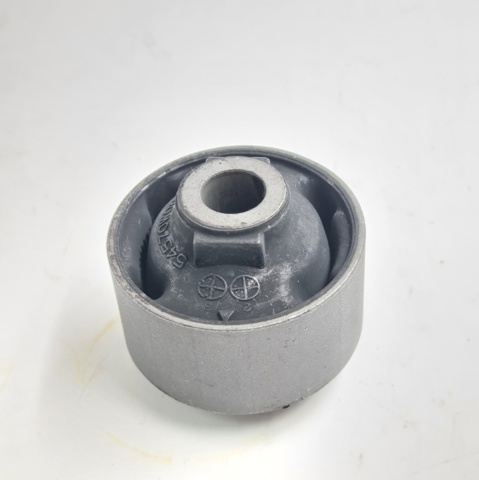 54570W000P Mitsubishi Сайлентблок переднього нижнього важеля