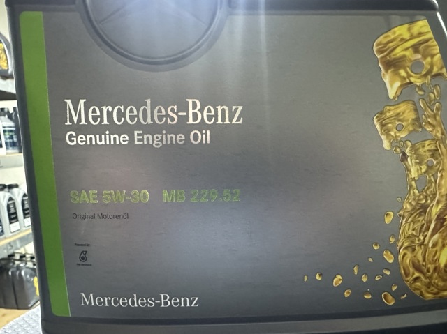 A000989950213 Mercedes Масло двигуна
