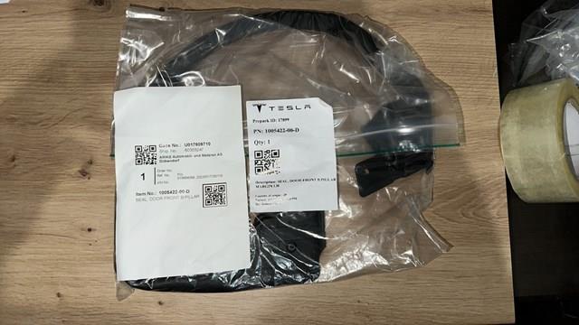  100542200D Tesla