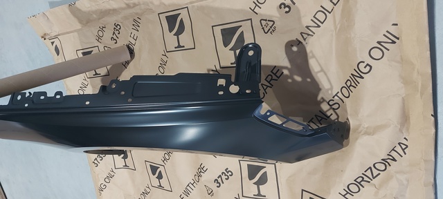Крило переднє праве VAG 8W6821106A ціна, від 1890.88 USD
