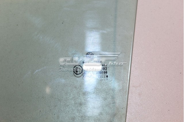 GS7403D301 XYG Скло водійських дверей