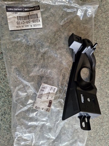 Кронштейн бампера переднього, правий KB8B50C12B Mazda