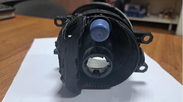 812100T010 Toyota Фара протитуманна, права