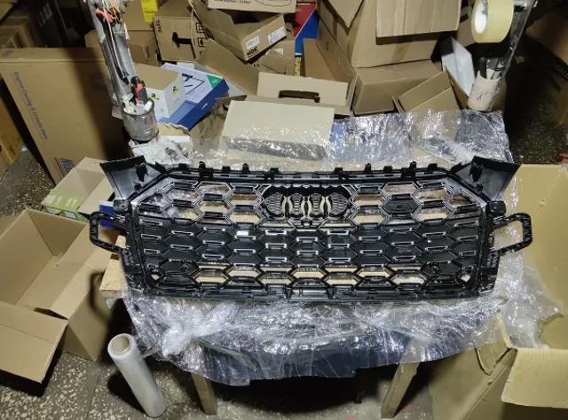 Купити 8W6853651BQT94 VAG Захисна решітка радіатора