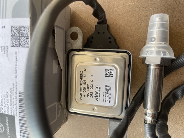  Mercedes A000905581287 ціна, від 209.57 USD