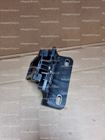 Кронштейн бампера переднього, лівий KBB350AK0C Mazda
