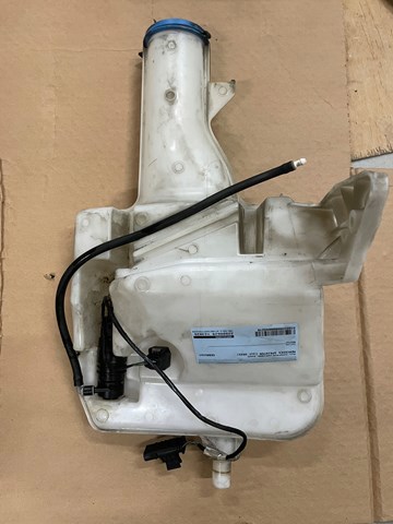 A9108601600 Mercedes Бачок склоомивача