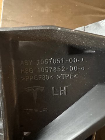 PTS99003GAL Signeda Решітка переднього бампера, ліва