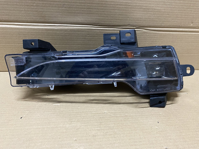 Туманка права Tesla 107739200C ціна, від 41.46 USD