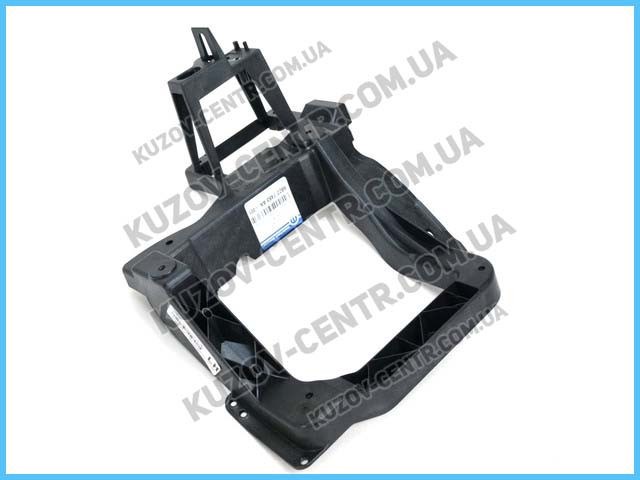 Рамка радіатора ліва FPS FP3805212 ціна, від 12.67 USD
