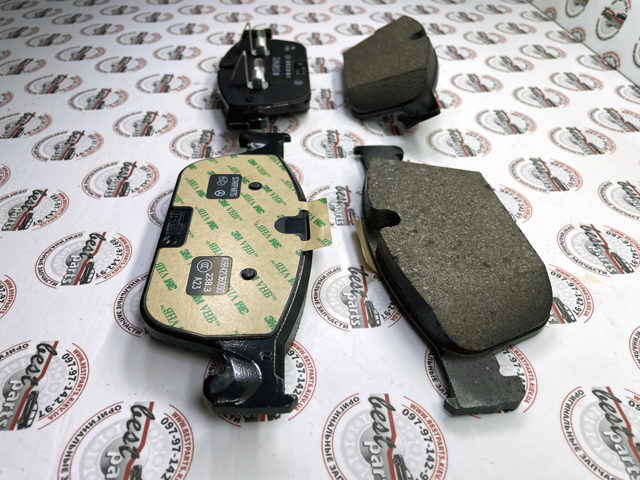 Купити A000420040590 Mercedes Колодки гальмівні передні, дискові