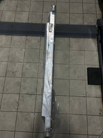 Шина бампера переднього Signeda PTS44006A ціна, від 63.34 USD