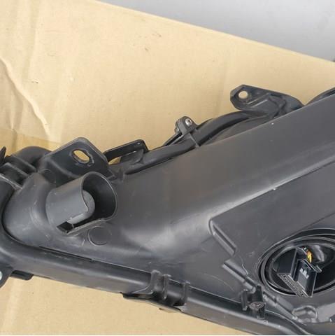 Фара передня права Toyota 8114533D71