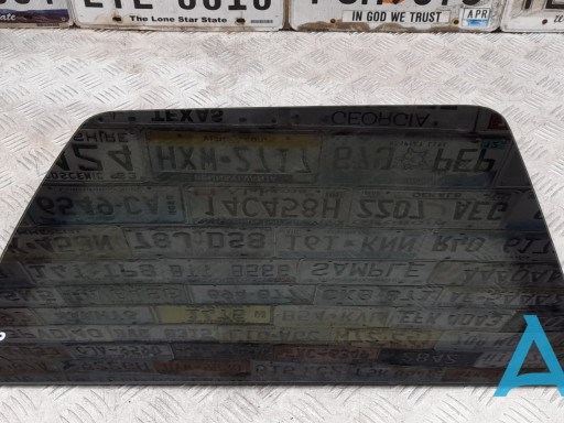Скло багажного відсіку, праве 68003726AB Chrysler