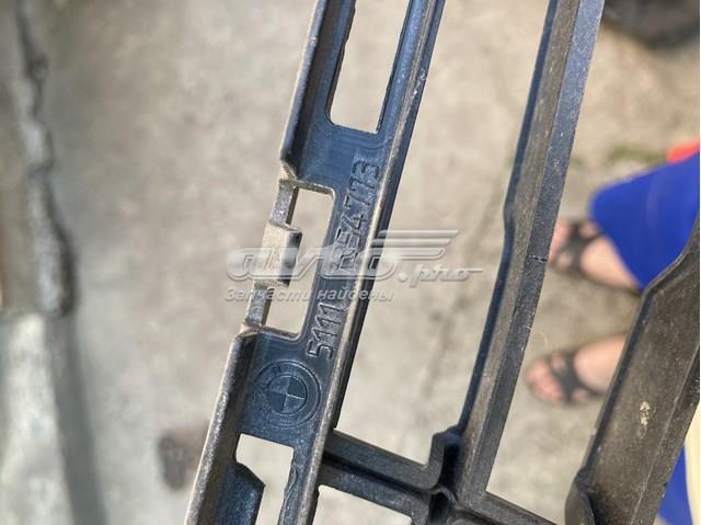 Решітка переднього бампера, центральна Autotechteile 7065184 ціна, від 35.68 USD