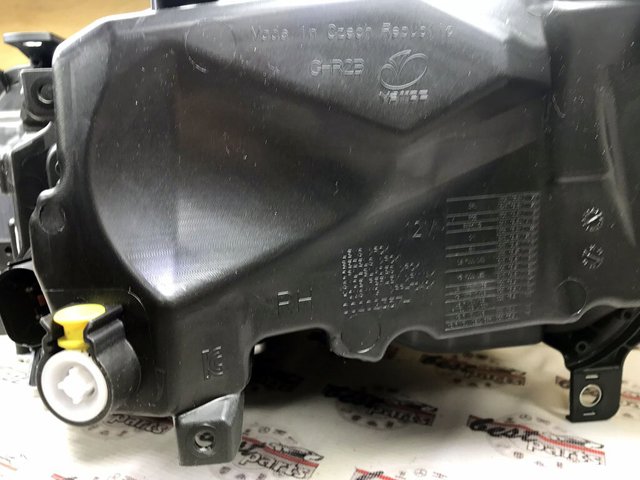 Купити LR116432 Land Rover Фара правая