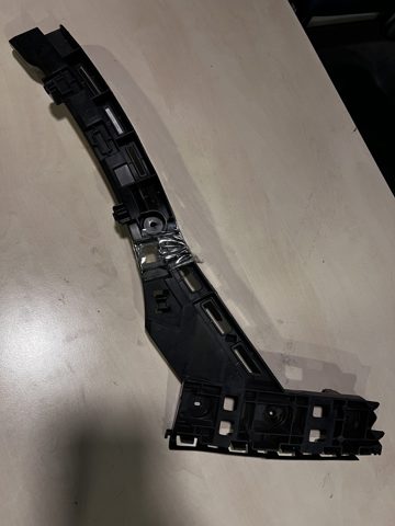 Кронштейн бампера заднього, центральний VAG 12G807863