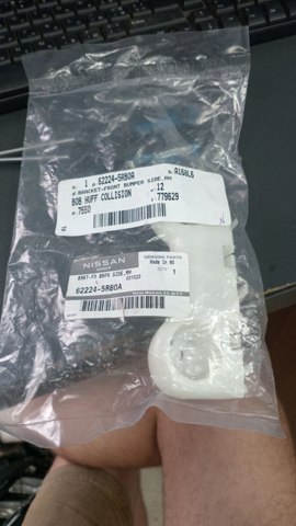 622245RB0A Nissan/Infiniti Кронштейн бампера переднього, правий