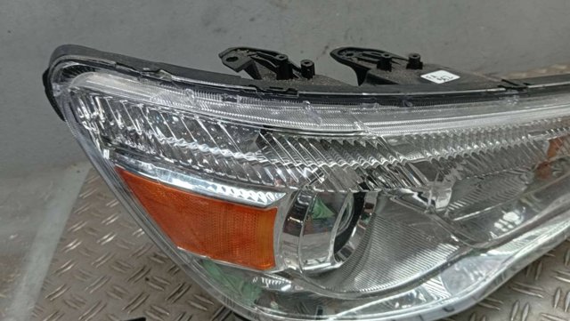 Фара правая Mitsubishi 8301B592 ціна, від 136.40 USD